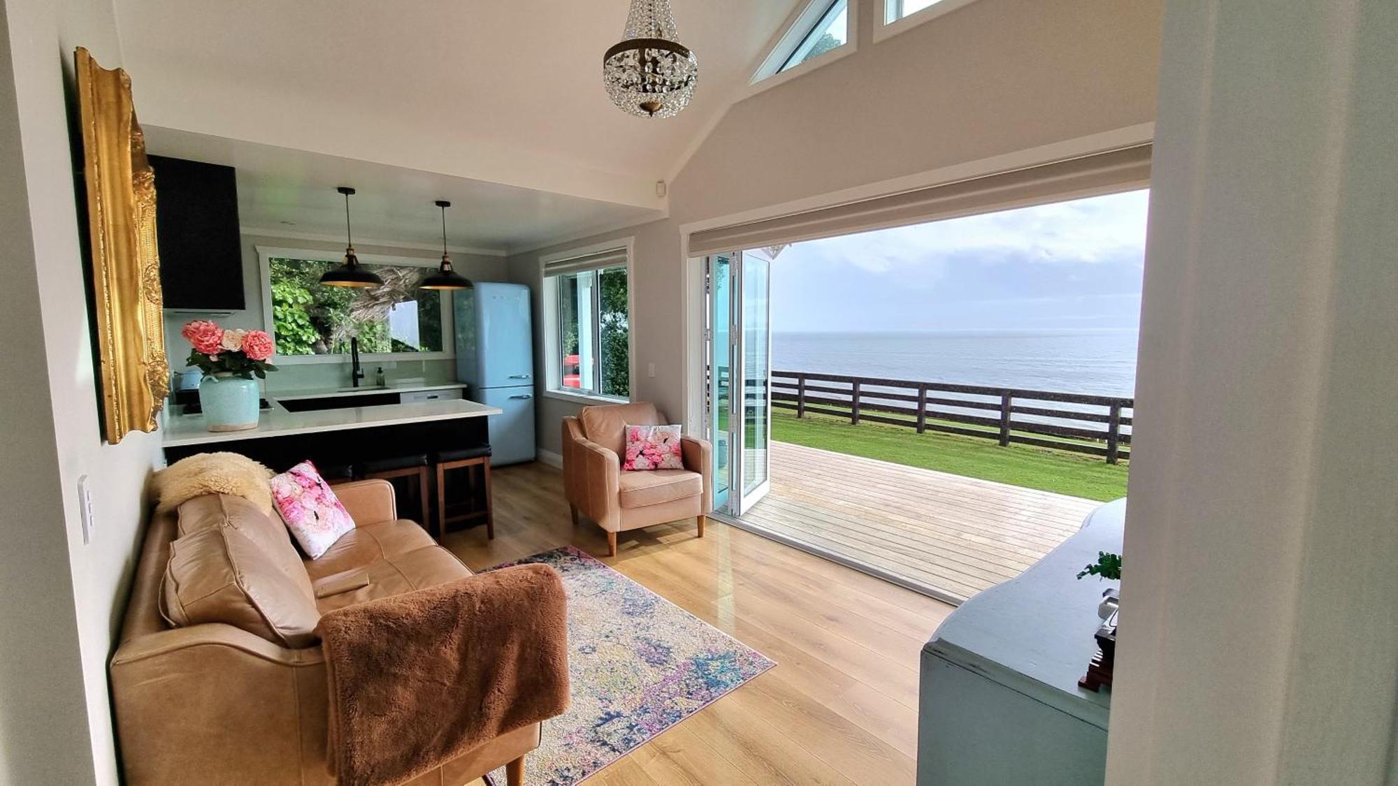 Clarks Beach Red Rock Cottage, Beachfront Luxury מראה חיצוני תמונה